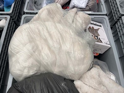 Lot 3441 - Pallet (not included) used linen, pillows and...