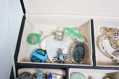 Lot 742 - A jewellery box containing a selection of...
