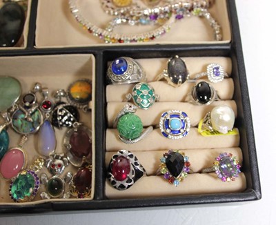 Lot 742 - A jewellery box containing a selection of...