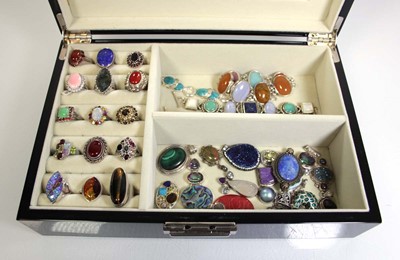 Lot 743 - A Jasper Conran jewellery box containing a...