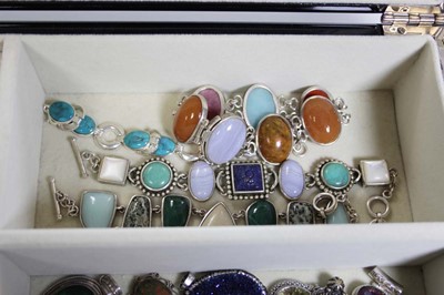 Lot 743 - A Jasper Conran jewellery box containing a...