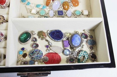 Lot 743 - A Jasper Conran jewellery box containing a...