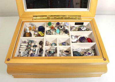 Lot 744 - A Mele & Co. jewellery box containing a...