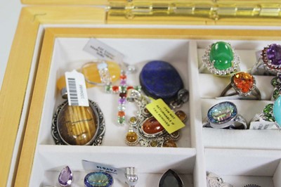 Lot 744 - A Mele & Co. jewellery box containing a...