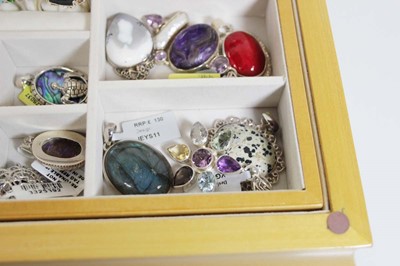 Lot 744 - A Mele & Co. jewellery box containing a...
