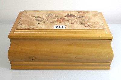 Lot 744 - A Mele & Co. jewellery box containing a...
