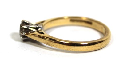 Lot 747 - An 18ct yellow gold ring set brilliant cut...