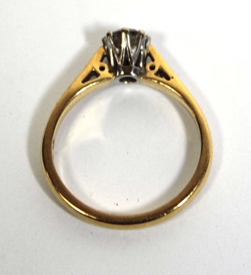 Lot 747 - An 18ct yellow gold ring set brilliant cut...