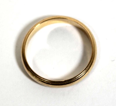Lot 749 - A 14ct yellow gold wedding band with beaded...