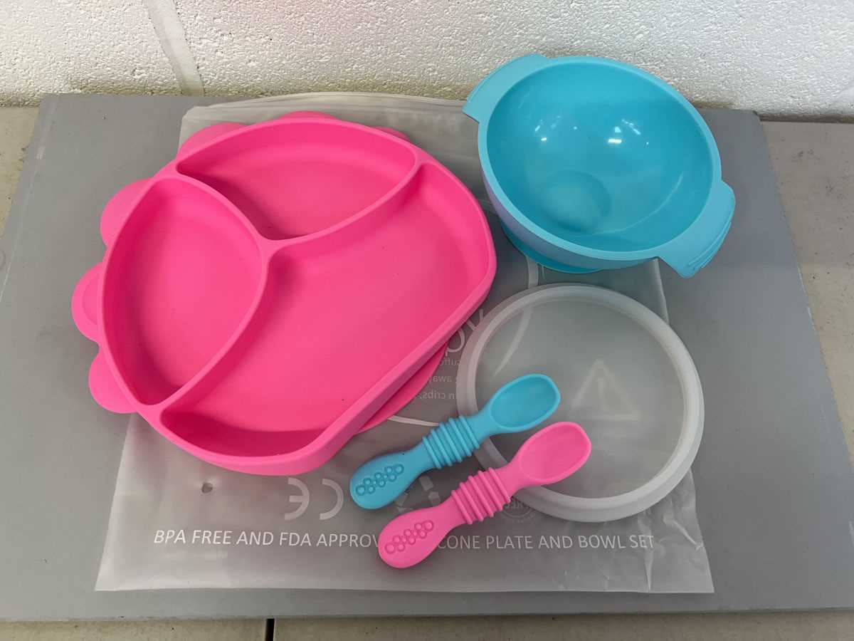 Lot Approx. 20 Yummy Baby silicone suction base...