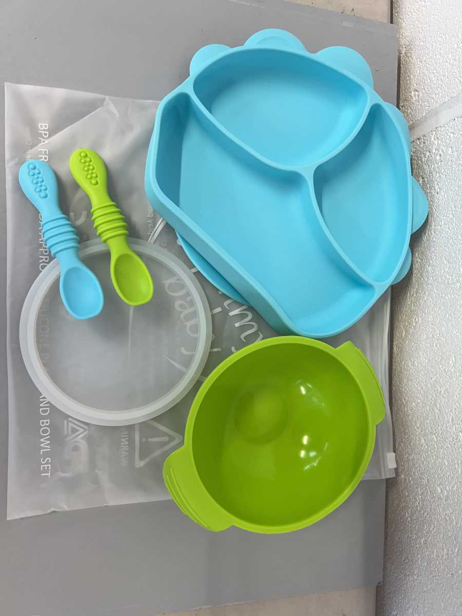 Lot Approx. 20 Yummy Baby silicone suction base...