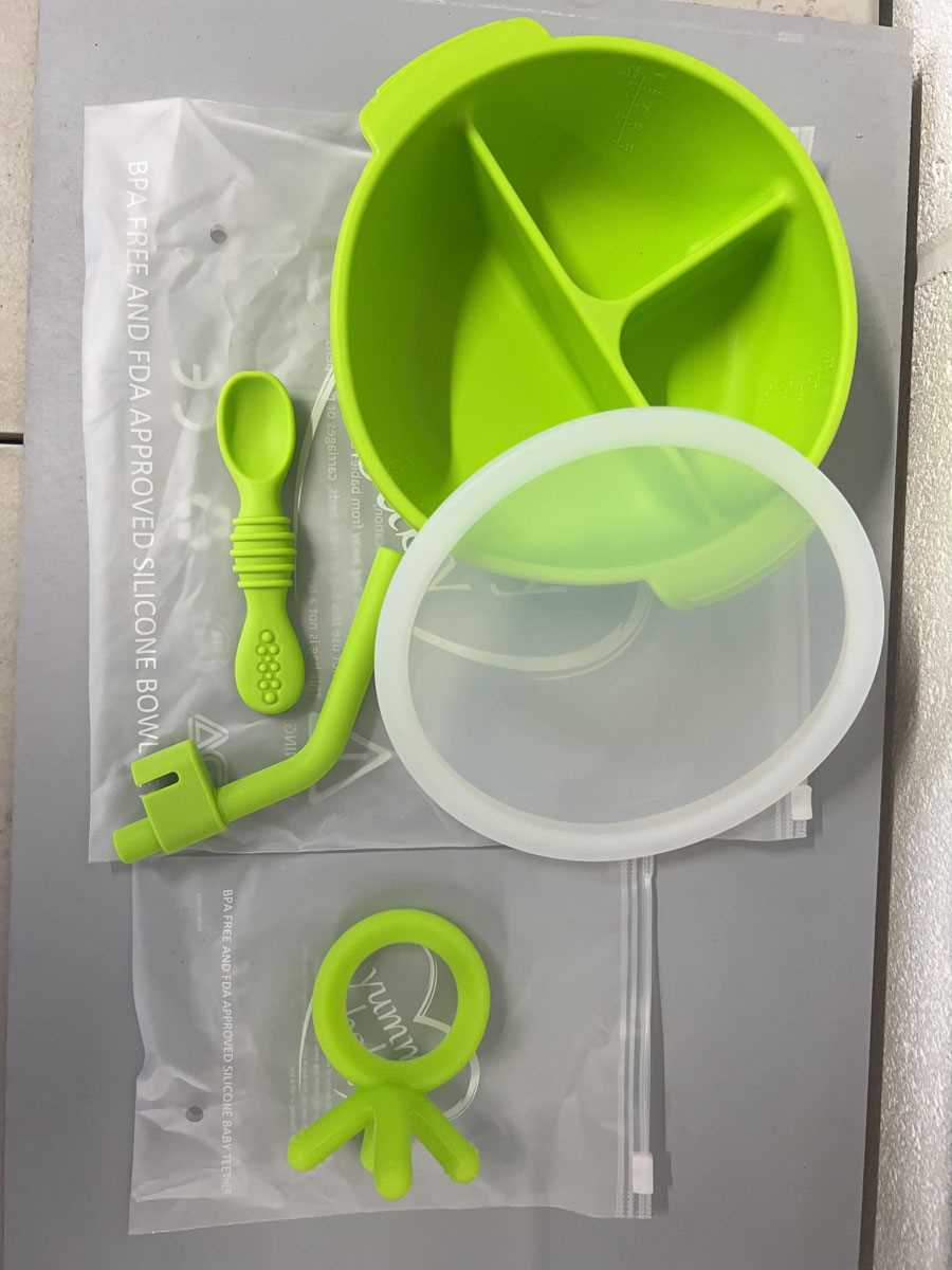 Lot Approx. 16 silicone suction bowls with lid &...