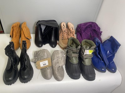 Lot 1989 - 8x Pairs of boots in various styles to include...