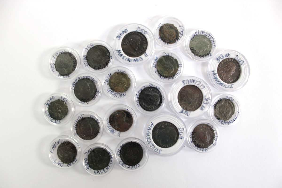 Lot Group of roman coins (20) including AE3, AE 18,...