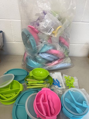 Lot Large selection of Yummy Baby silicone plates,...