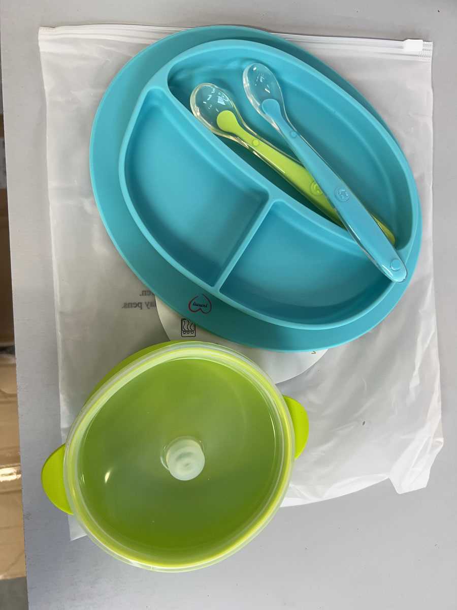 Lot Pallet containing approx. 200 silicone suction...
