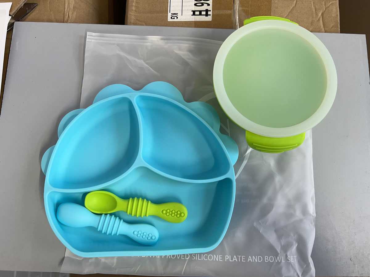Lot Pallet containing approx. 150 silicone suction...
