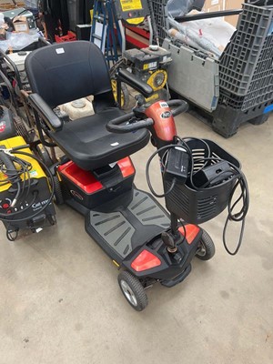 Lot 4593 - Apex electric mobility scooter with key and...