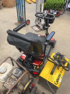 Lot 4593 - Apex electric mobility scooter with key and...