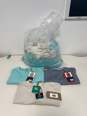 Lot 1830 - Approx. 16 mens t-shirts by Chaps