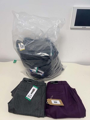 Lot 1832 - Approx. 20 pairs of womens straight leg...