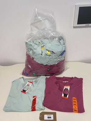 Lot 1844 - Approx. 40 ladies V-neck shirts by Three Dots