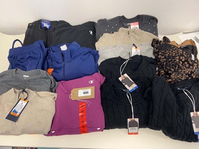 Lot 1895 - Approx. 15 items of branded clothing incl....