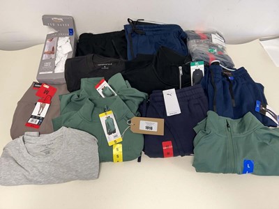 Lot 1916 - Approx. 15 items of branded clothing incl....