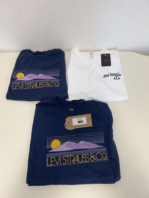 Lot 1921 - 3 Levi's t-shirts (2 size XL, 1 size L)