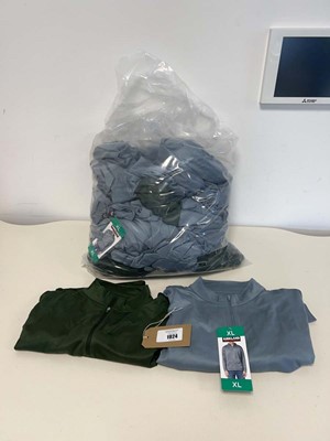 Lot 1924 - Approx. 20 mens performance 1/4 zip jumpers by...
