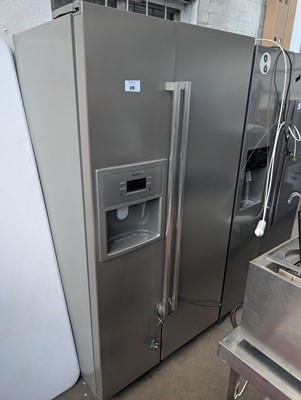 Lot 319 - Siemens American type 2 door fridge freezer