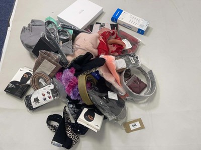 Lot 3765 - Various accessories