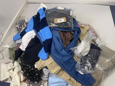 Lot 3773 - Pallet box (not included) containing mixed...