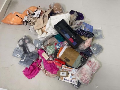 Lot 3776 - Mixed underwear