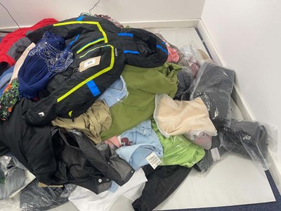 Lot 3784 - Pallet box (not included) containing mixed...
