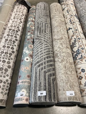 Lot 1007 - Geometric patterned area rug in grey