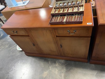 Lot 1079 - 2 similar pieces of yew finish furniture...
