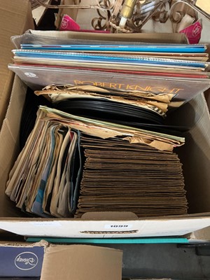 Lot 1099 - Box of gramophone and other records