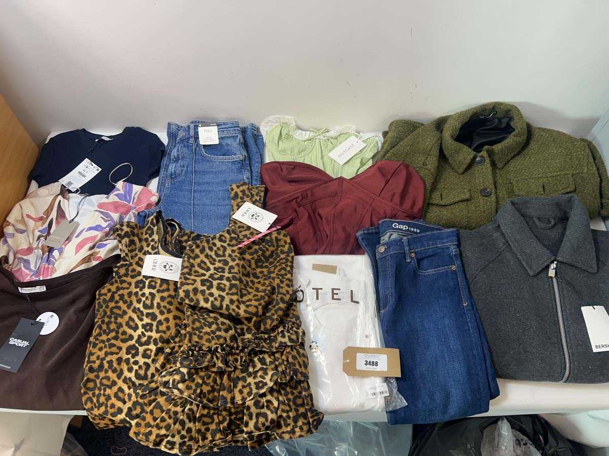 Lot 3488 - Ladies clothing Zara, Bershka, Gap, M&S, River...
