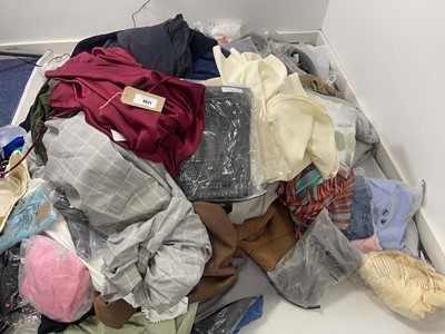 Lot 3821 - Pallet box (not included) containing mixed...