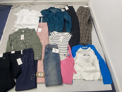 Lot 3825 - Zara & Sister Companies clothing