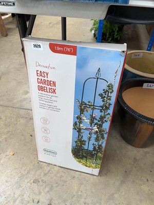 Lot 2629 - Boxed 1.9m decorative easy garden obelisk