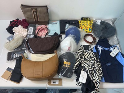 Lot 3957 - Accessories Pom Pom, Oddballs, North Face,...