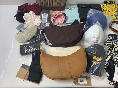 Lot 3957 - Accessories Pom Pom, Oddballs, North Face,...