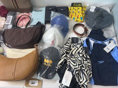 Lot 3957 - Accessories Pom Pom, Oddballs, North Face,...
