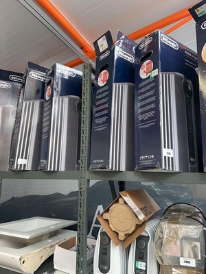 Lot 2880 - 4 boxed De'Longhi Radia S digital electric oil...
