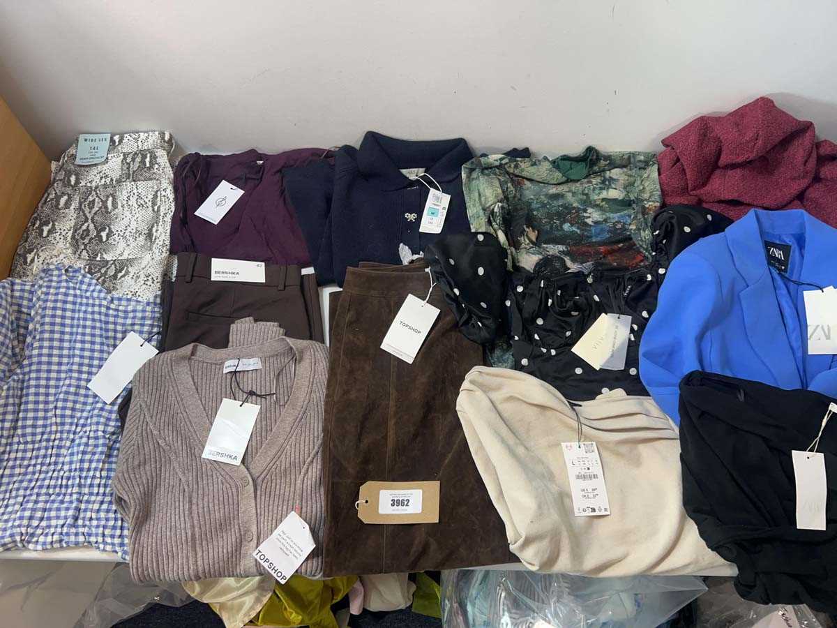 Lot 3962 - Ladies clothing Bershka, Zara, Topshop, ASOS,...