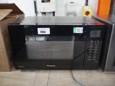 Lot 3042 - Unboxed Panasonic NN-CT56JB digital microwave...