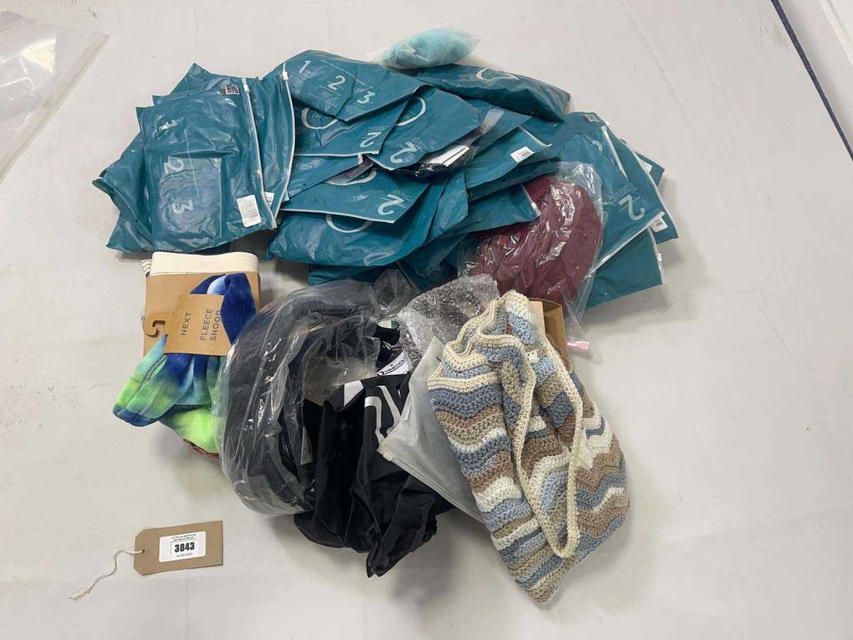 Lot 3843 - Various accessories