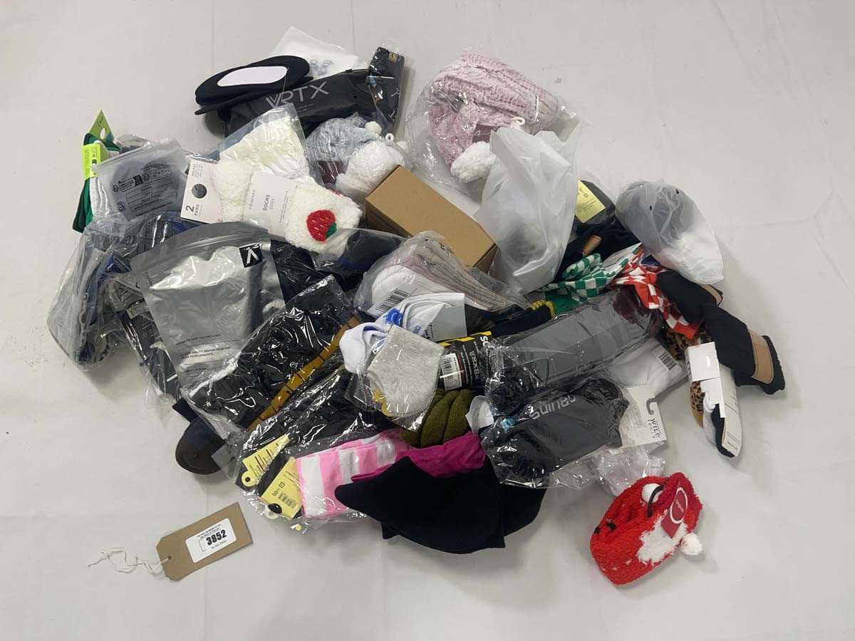 Lot 3852 - Mixed paired socks